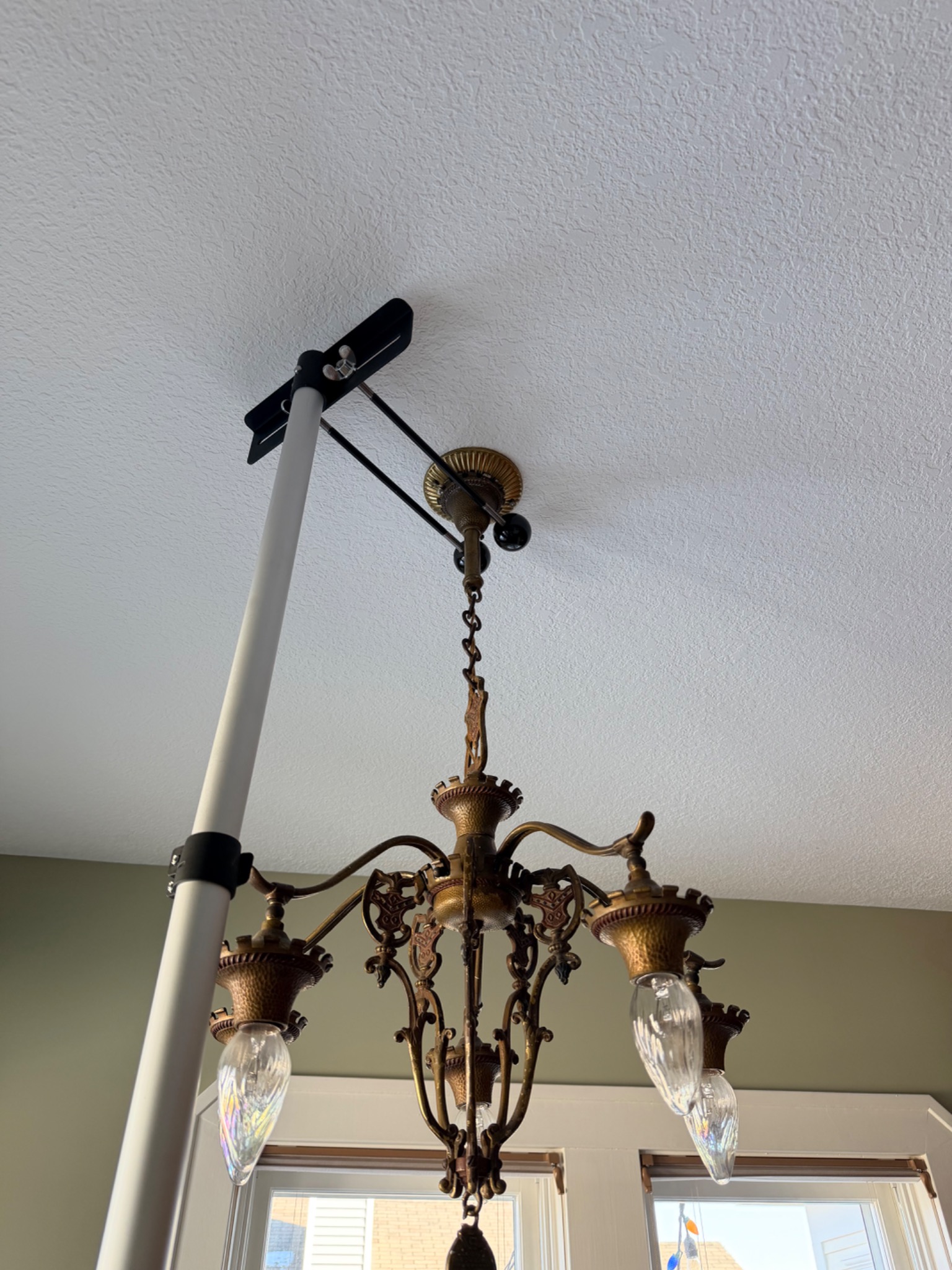 Alternate view of the telescopic pole, clamp, and fixture support forks